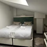 Duplex, 10 Min To Center, Free Parking *