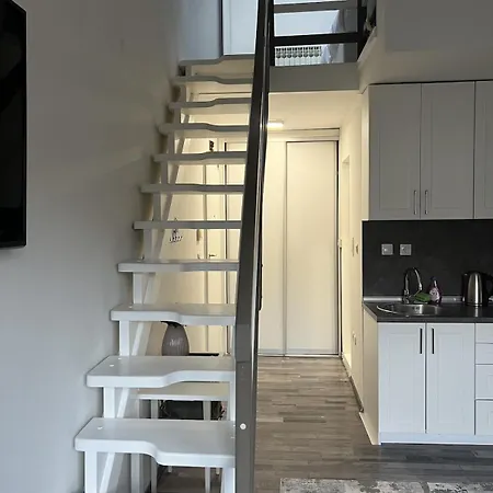 Duplex, 10 Min To Center, Free Parking サラエヴォ