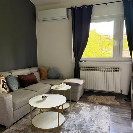 Duplex, 10 Min To Center, Free Parking Daire *